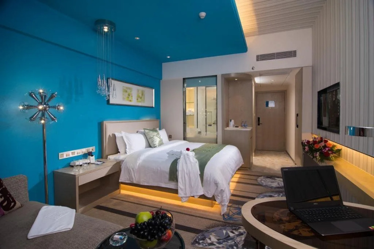 Pinnacle Art Hotel