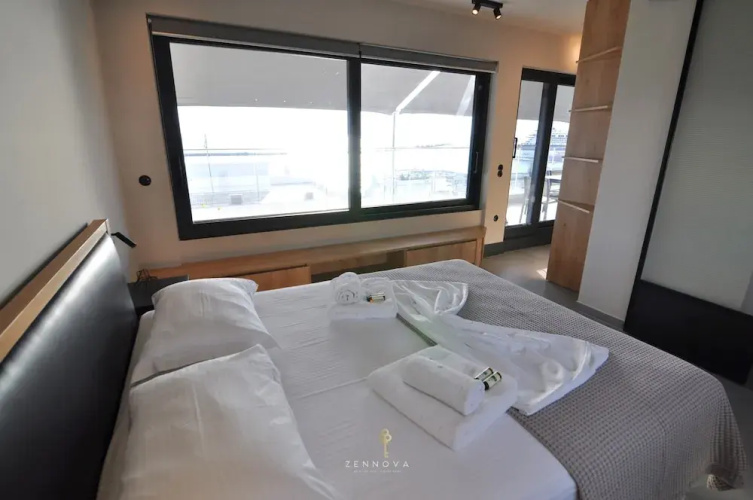 Nero Luxury Flat by Zennova