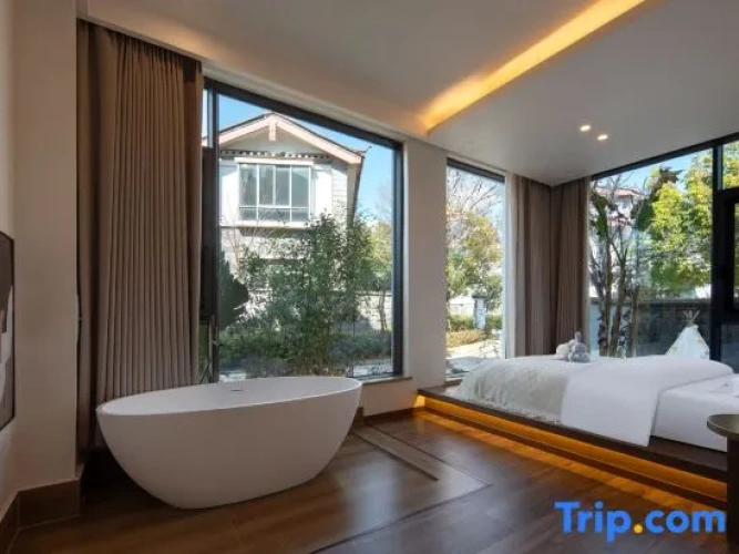 Deluxe Double room with courtyard view