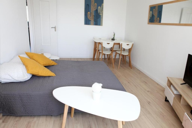2 Bedrooms Apartment