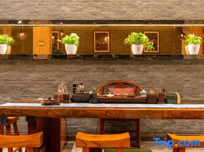 Xiaoqikong Binjiang Hotel
