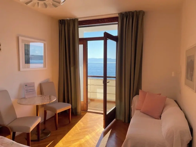 Studio with balcony and with sea view