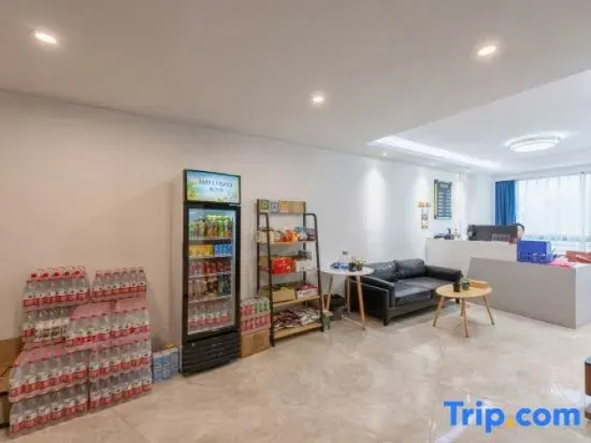 Zeus E-Sports Apartment