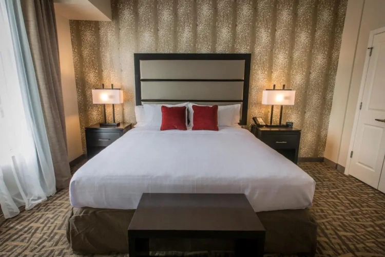 Mobility/Hearing Accessible with Tub Double Suite