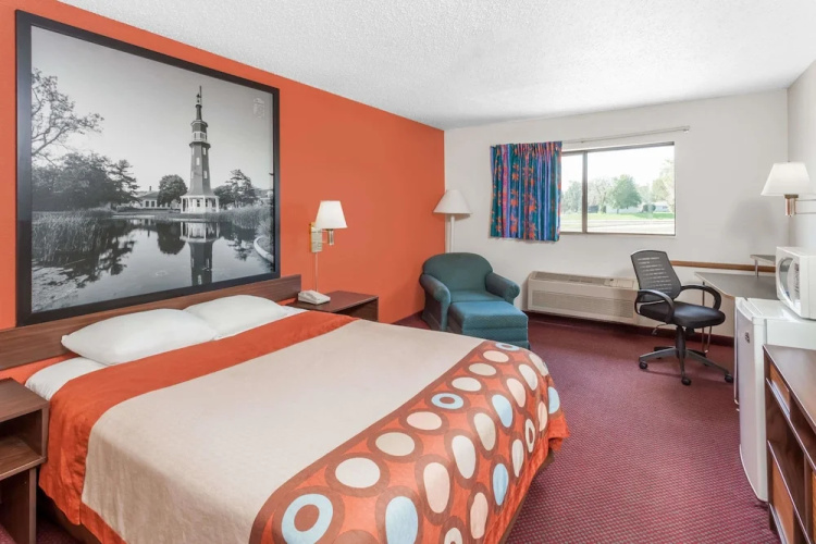 Super 8 Washington/Peoria Area