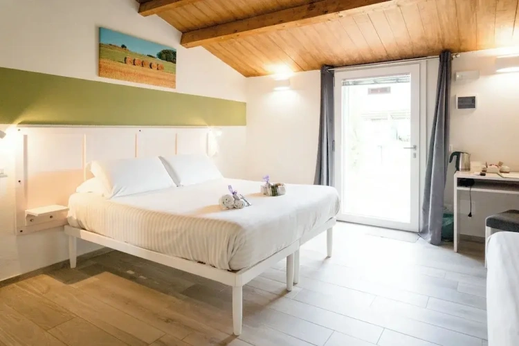 Standard Triple room with garden view