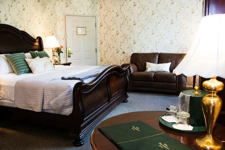 The Brewster Inn