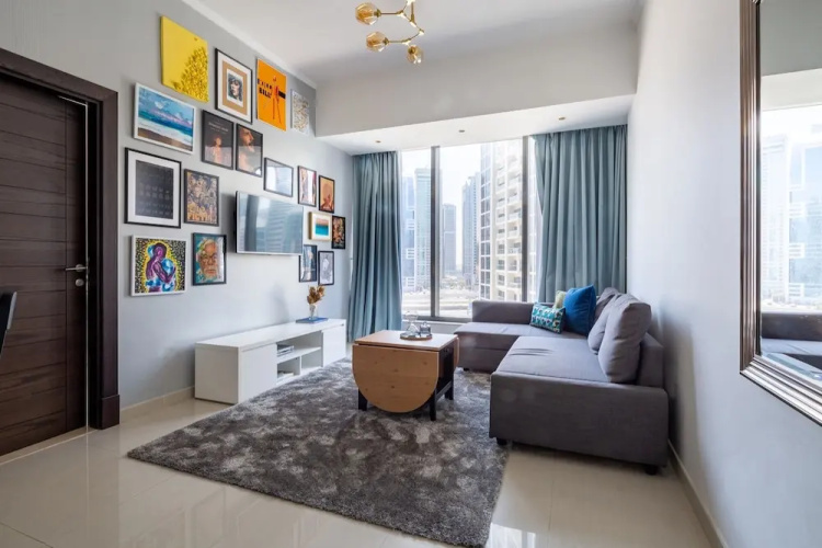 Artistically Decorated 1BR Apartment In Marina