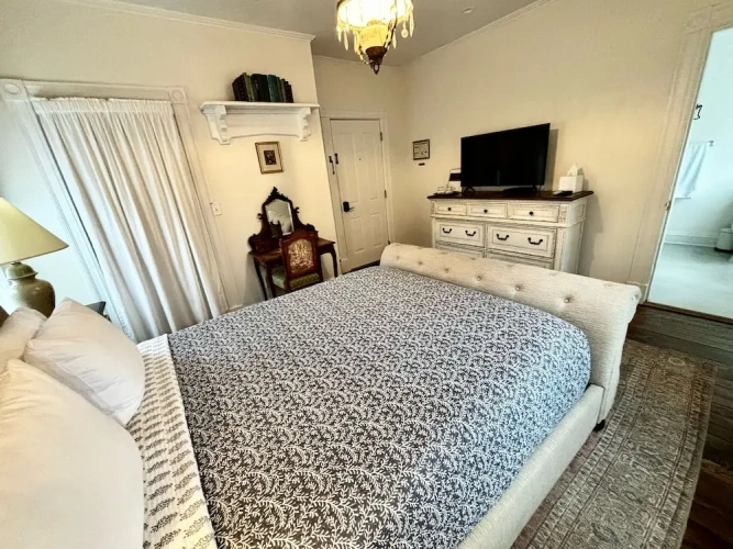 Deluxe Double room with city view