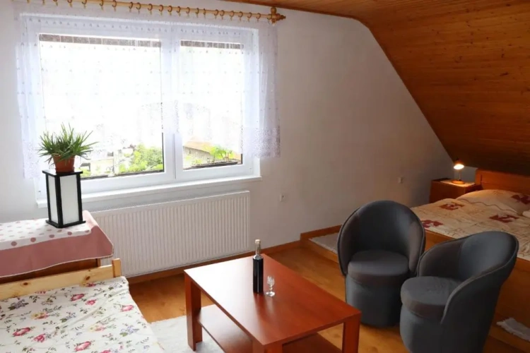 Standard Triple room