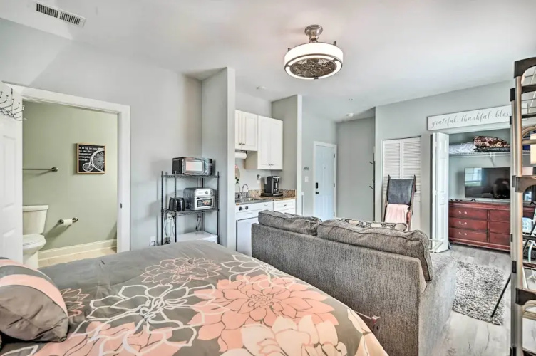 Centrally Located Studio w/ Pool in Myrtle Beach