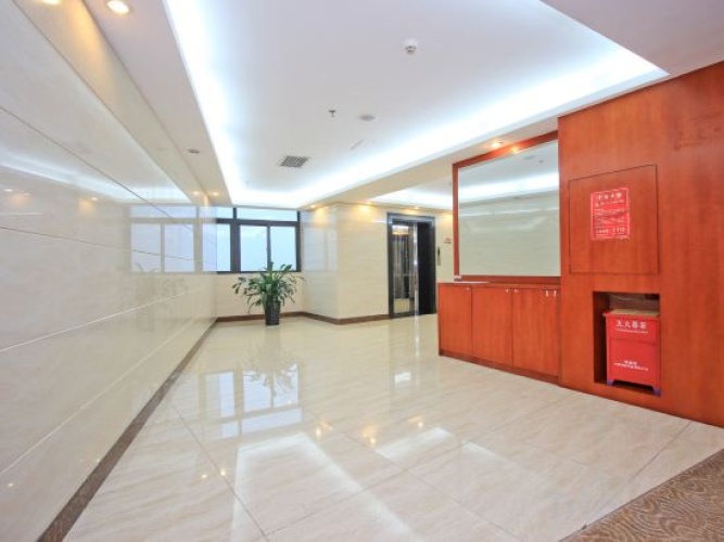 Yifeng Hotel (Shenzhen Bao'an International Airport Xingwei Metro Station)