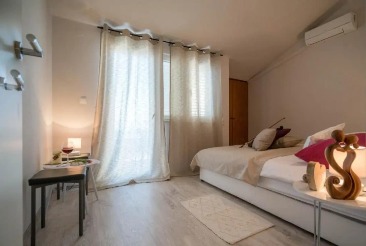 Apartment with sea view