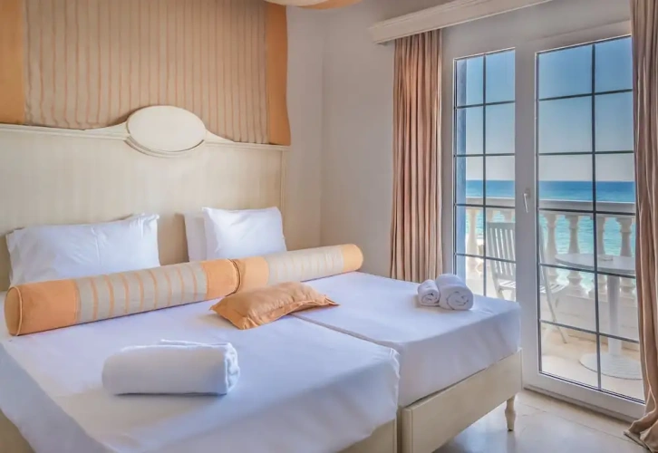 Standard Twin room with sea view