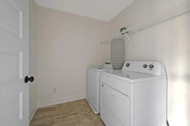 1 King 1 Queen 2 Double Garage Washer Dryer