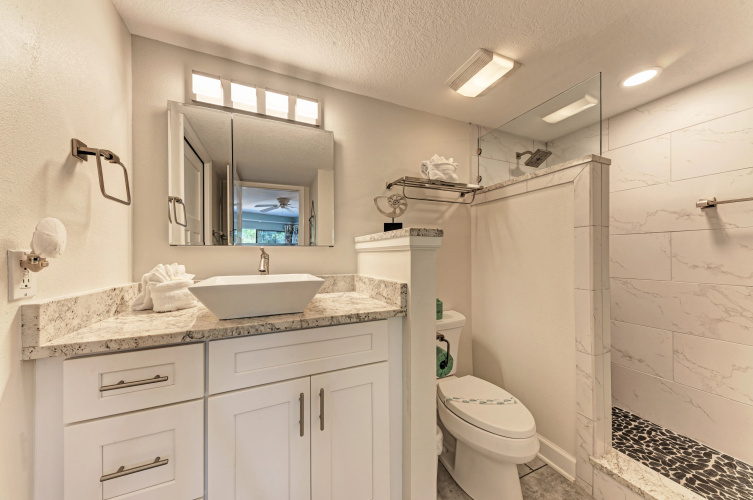 Sun Plaza West Unit 204