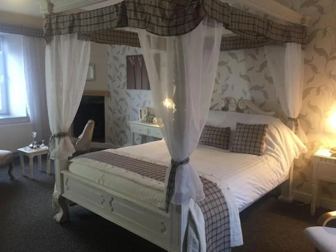 Cairnryan House