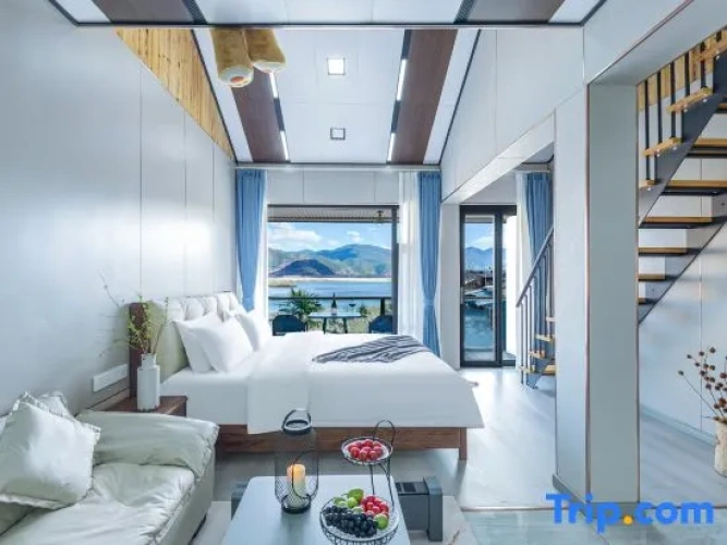Standard Twin Duplex room with view