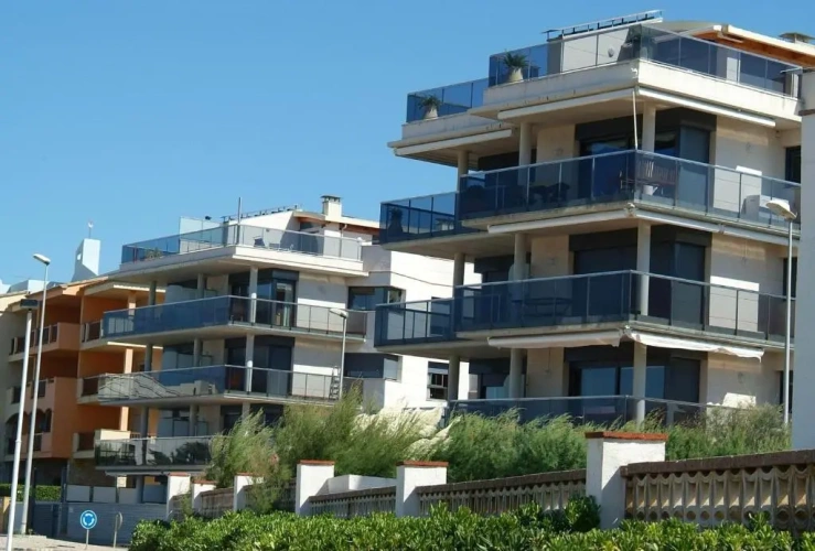 3 Bedrooms Apartment