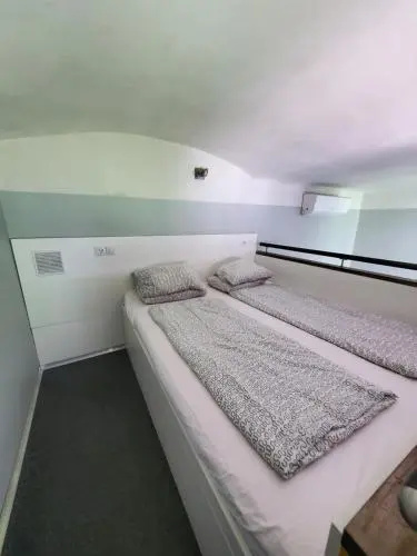 Economy Rooms and Apartments