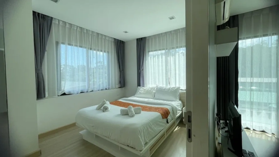 2 Bedrooms Standard Family room with balcony