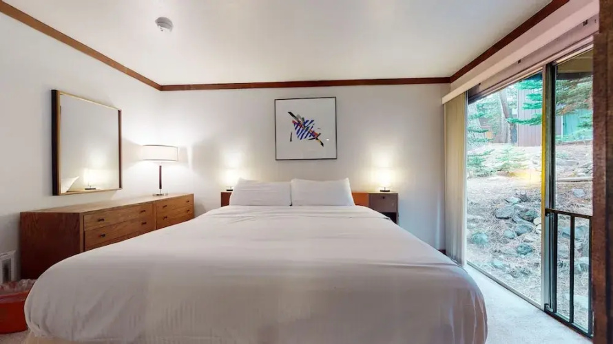 Mammoth Estates Deluxe 2 Bedroom Condos