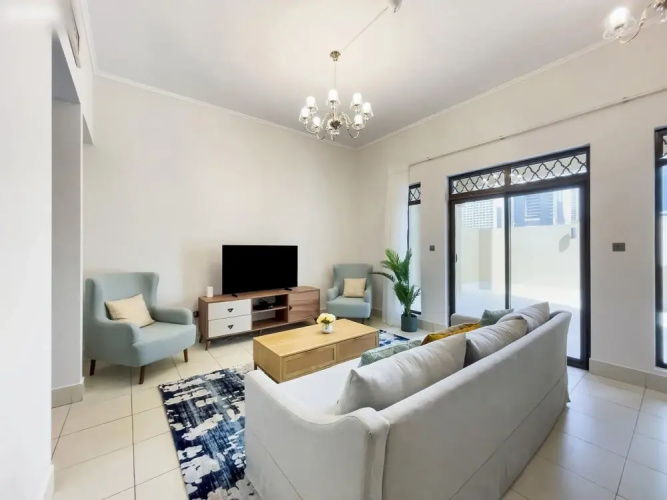 1-br Dazingly lit Downtown