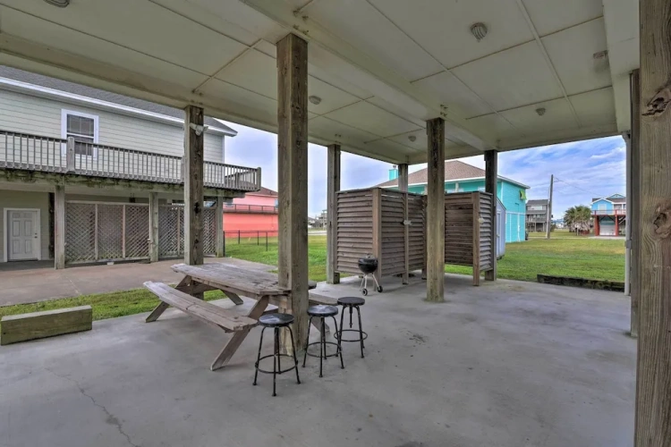 4 Bedrooms Cottage with balcony