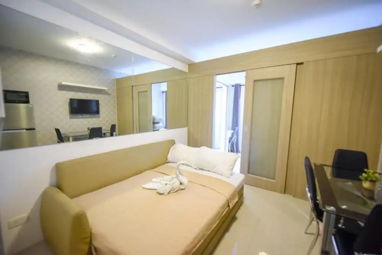 1 Bedroom Apartment with balcony and with view