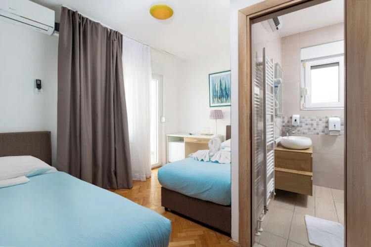 Classic Double room with partial sea view