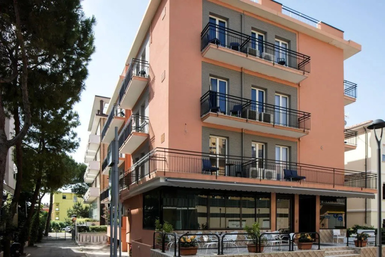 Hotel Scarlet