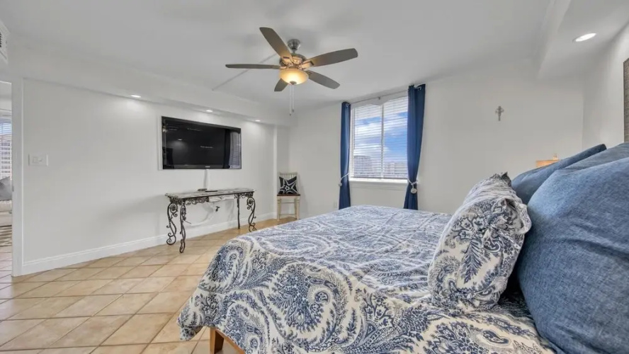 Dolphin Point 502b
