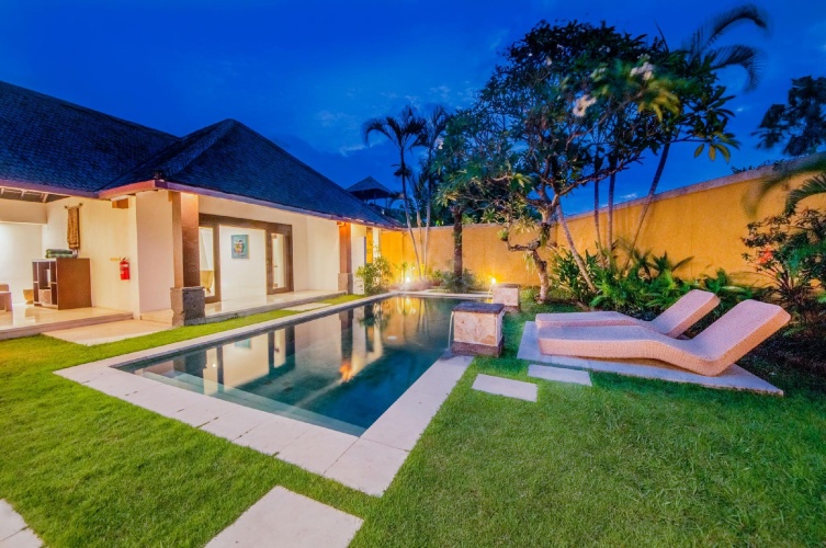 2 Bedrooms Villa