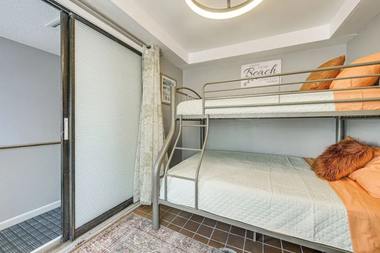 Steps to Ocean: Convenient Myrtle Beach Townhome!