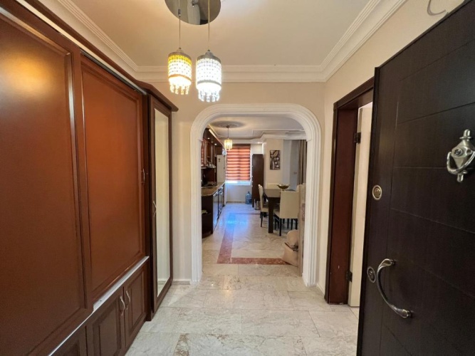 3 Bedrooms Apartment