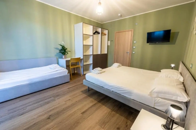 Standard Triple room