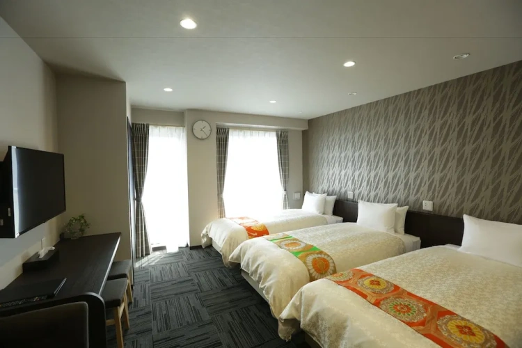 Standard Triple room