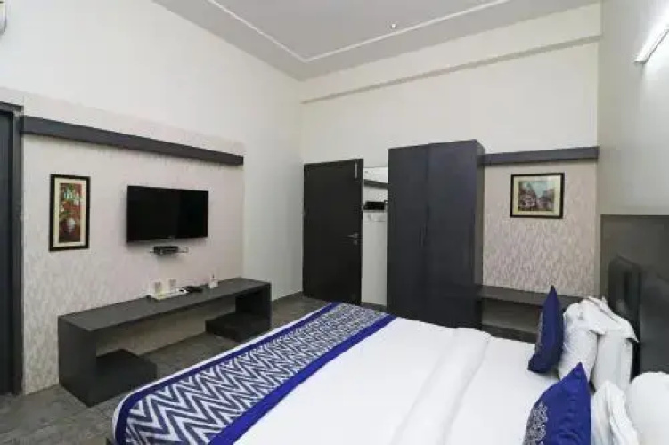 Hotel Parichay by OYO Rooms