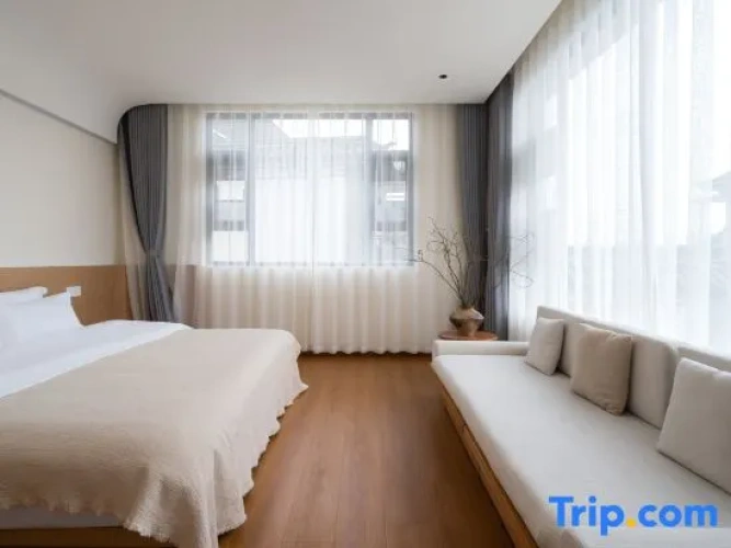 2 Bedrooms Deluxe Family Suite with mountain view