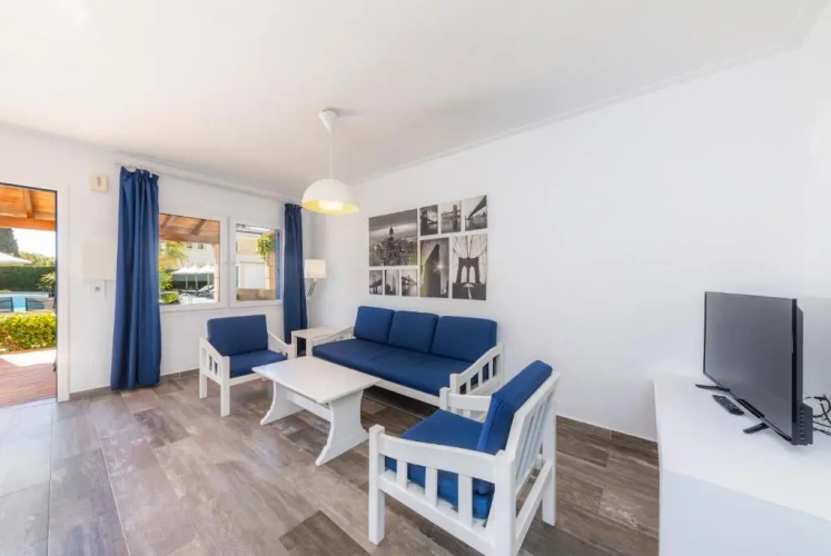 2 Bedrooms Apartment