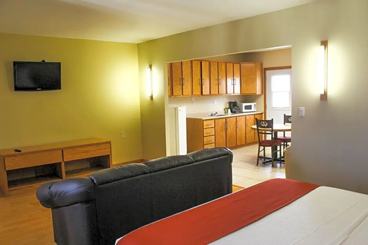 La Huerta Inn & Suites