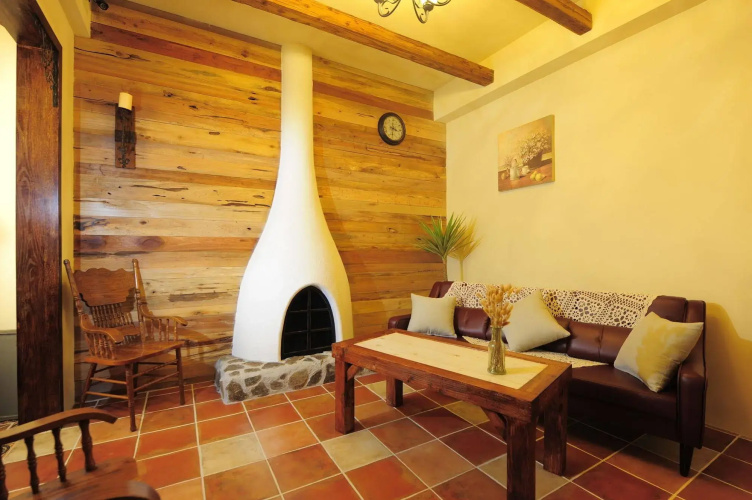 Antique's home