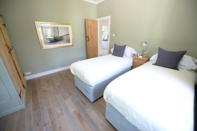 3 Bedrooms Cottage