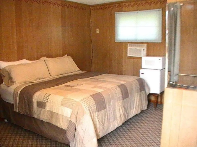 Island Park Motel