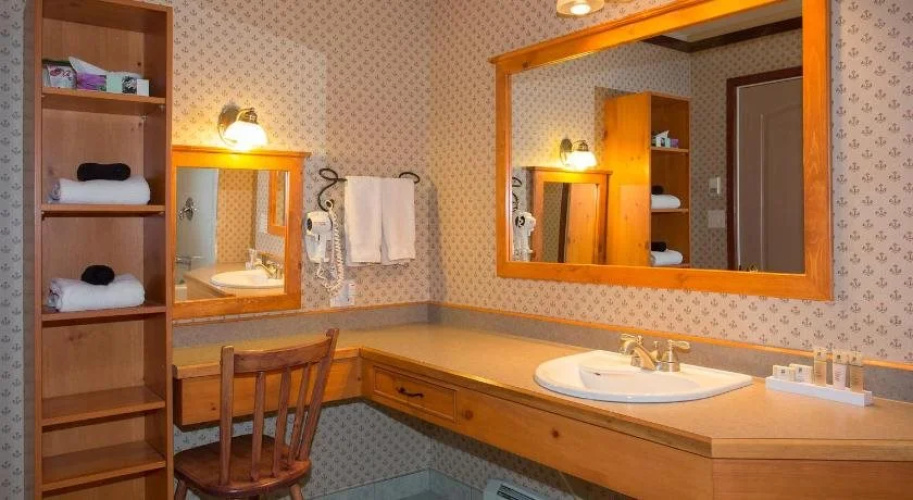 Bear Hill Lodge