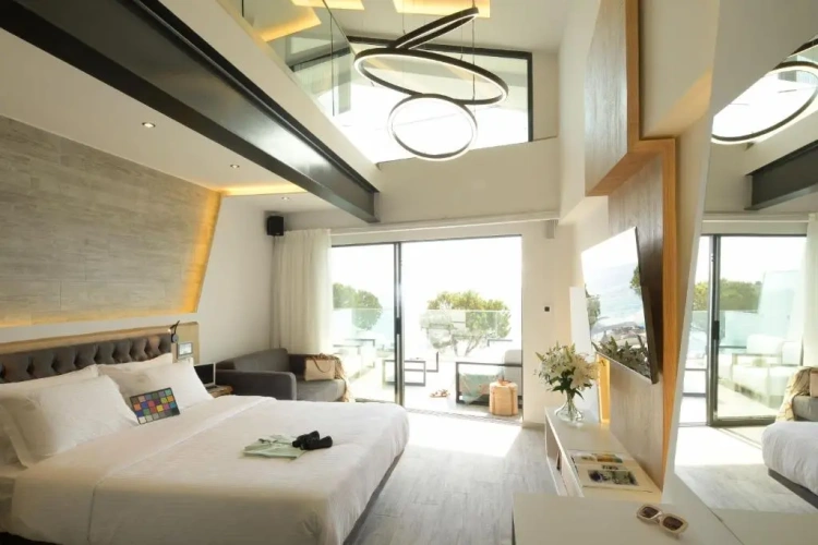 Senior Suite seafront