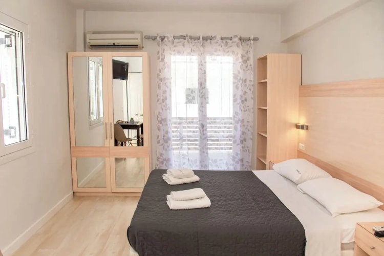 Deluxe Studio