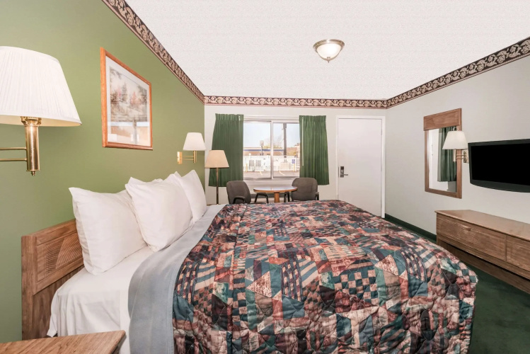 Knights Inn Ottawa