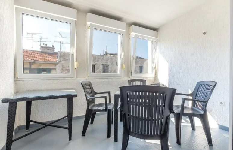 Dino - Spacious Near City Centre - A1