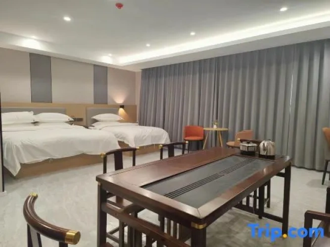 Deluxe Family Suite